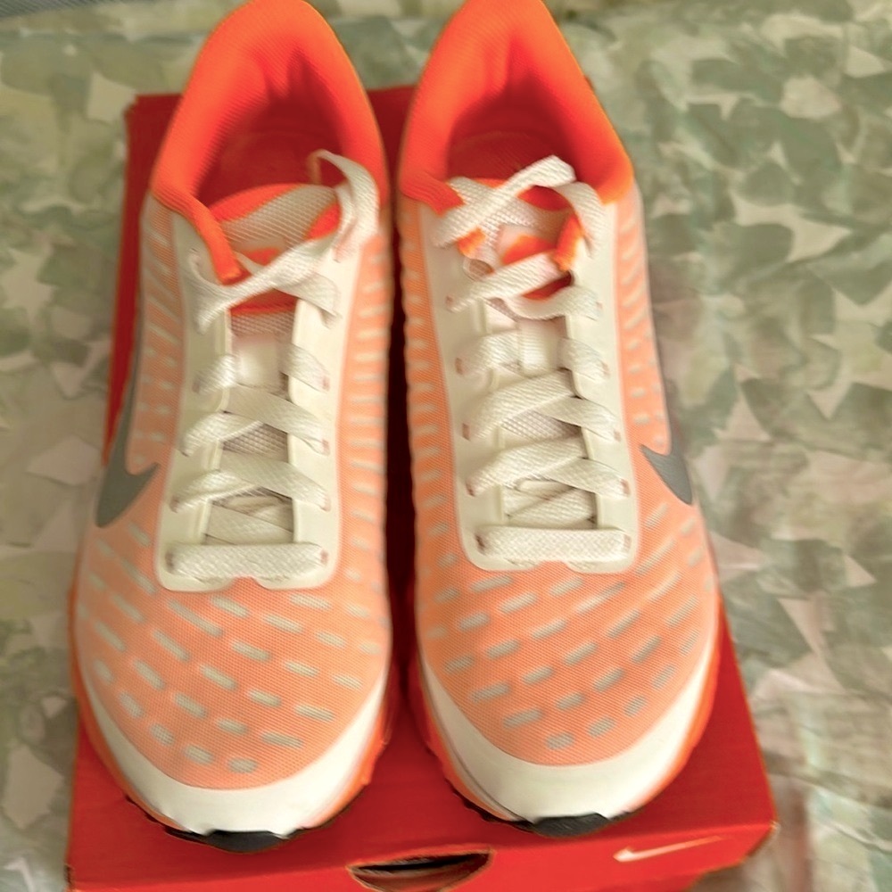 Nike air max Tailwind+ 5  women’s size 7 sneaker